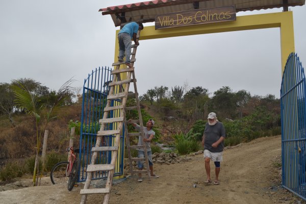 Entrance gate sign